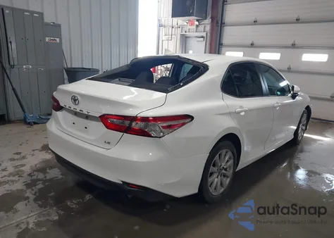 2019 Toyota Camry Le z USA, uszkodzony, nr VIN 4T1B11HK4KU853137